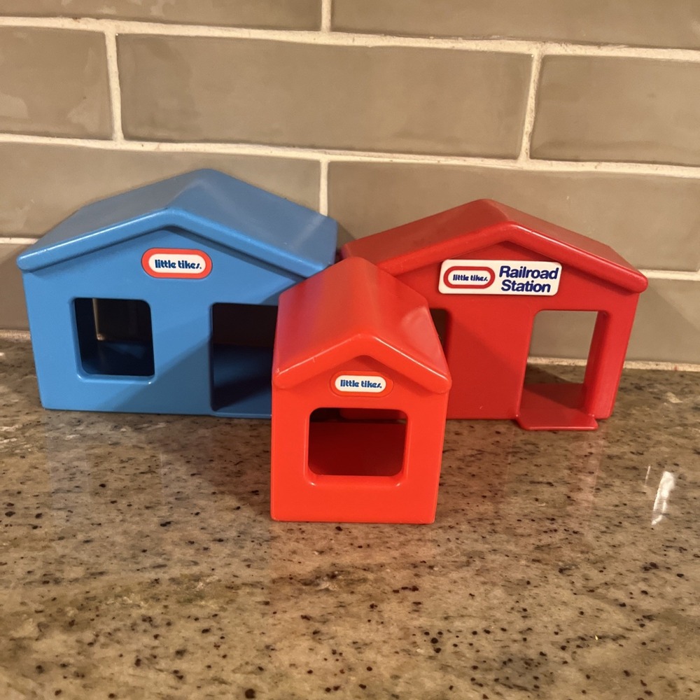 Little Tikes Creative Railroad Roadway Replacement Red Blue House Station‎ (3)